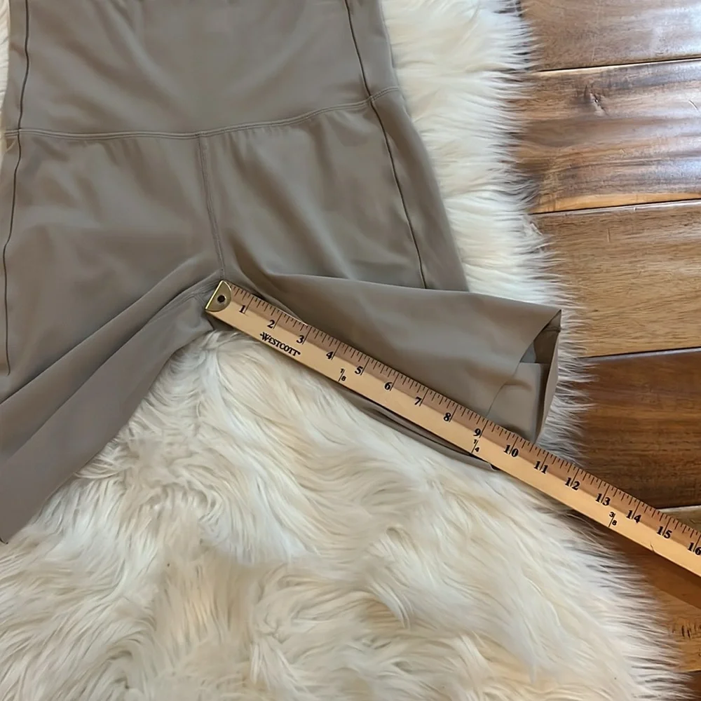 Left on Friday Super Moves Short 9” NWOT Sz Small - Picture 6 of 10